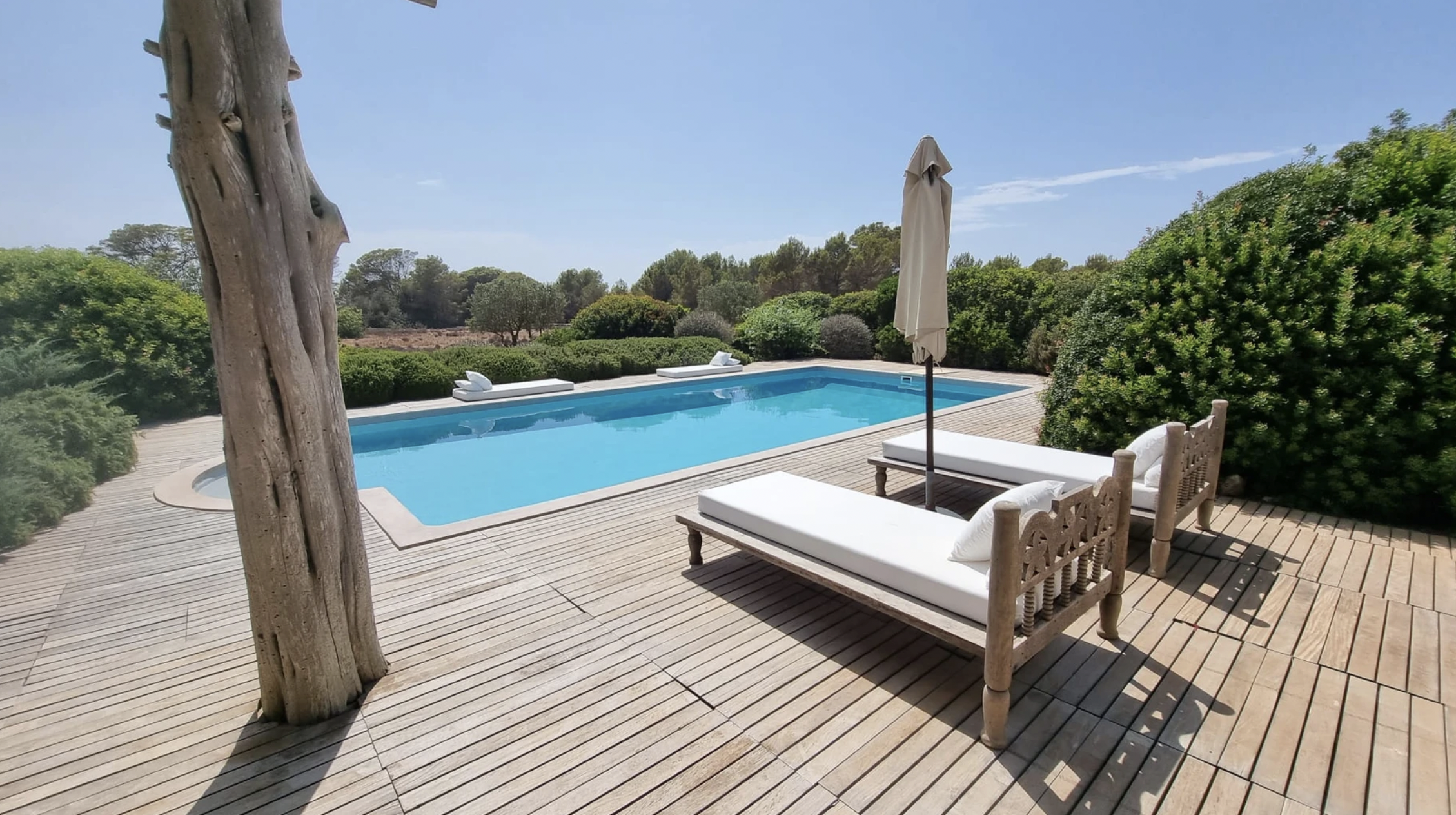 Casa Alhambra pool area